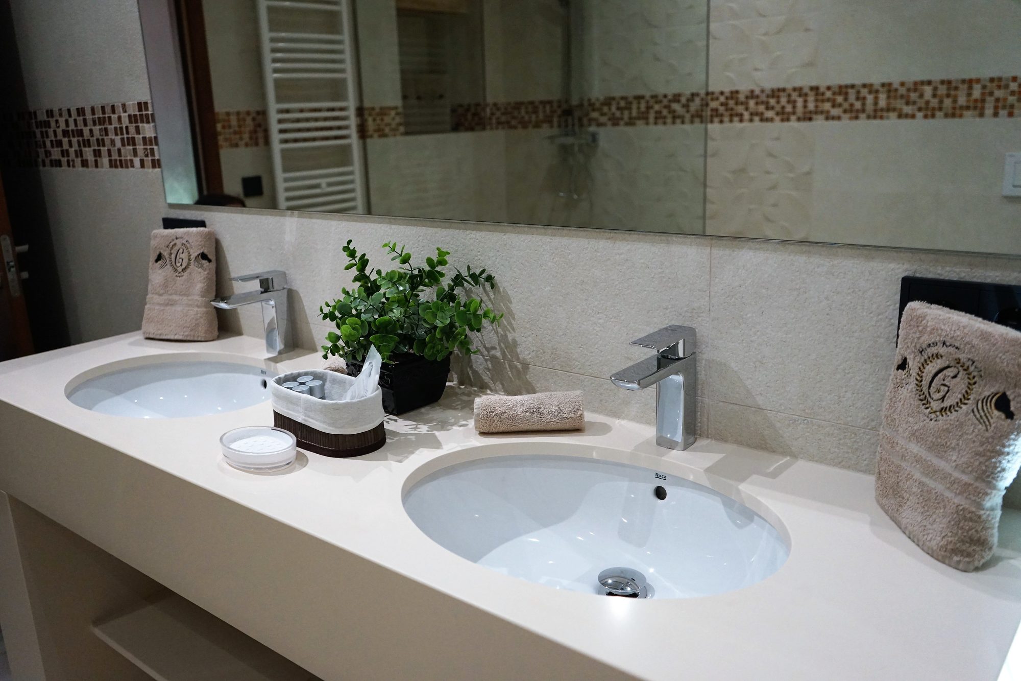 Deluxe Suite Bathroom